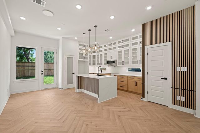 5042 Pershing Street A-B, Houston, TX 77033