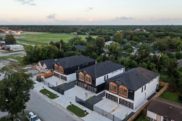 5042 Pershing Street A-B, Houston, TX 77033