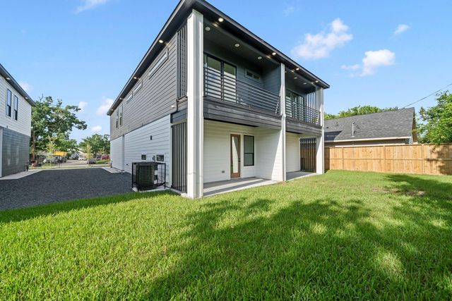 5042 Pershing Street A-B, Houston, TX 77033