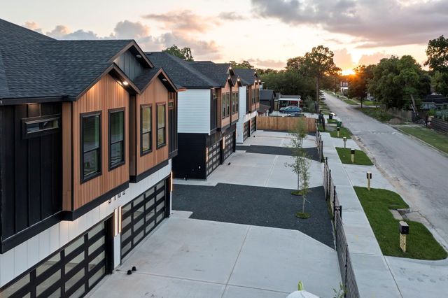 5042 Pershing Street A-B, Houston, TX 77033