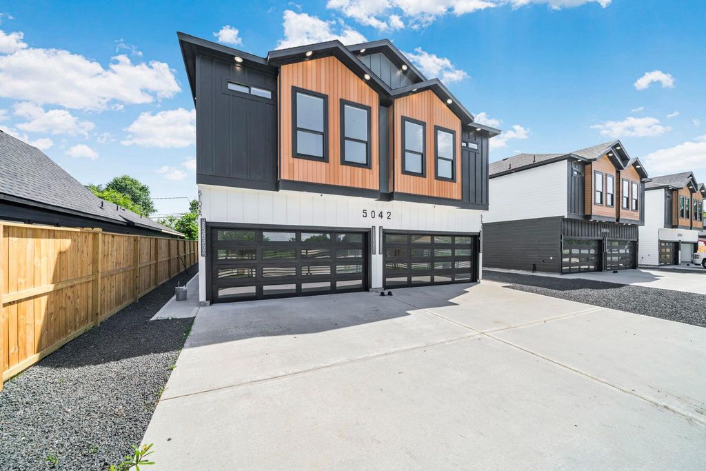5042 Pershing Street A-B, Houston, TX 77033