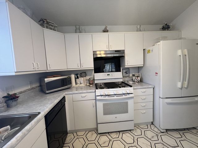 466 44th Ave Court 17, East Moline, IL 61244