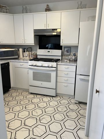 466 44th Ave Court 17, East Moline, IL 61244