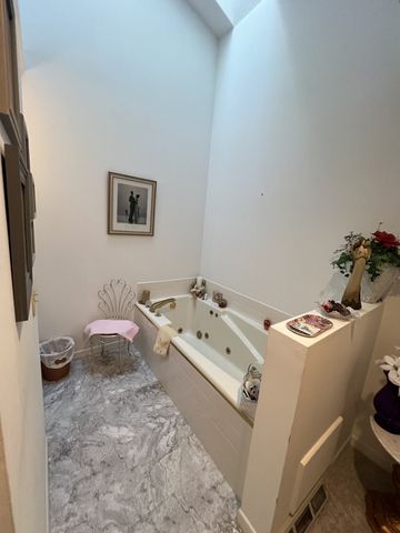 466 44th Ave Court 17, East Moline, IL 61244