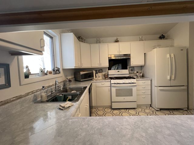 466 44th Ave Court 17, East Moline, IL 61244