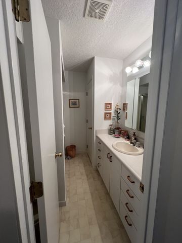 466 44th Ave Court 17, East Moline, IL 61244