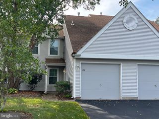 174 BIRCH HOLLOW DR, Bordentown, NJ 08505