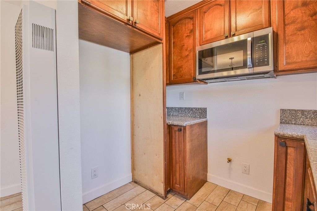 Image 14 of property listing at 1712 E 57th, Los Angeles, CA 90058