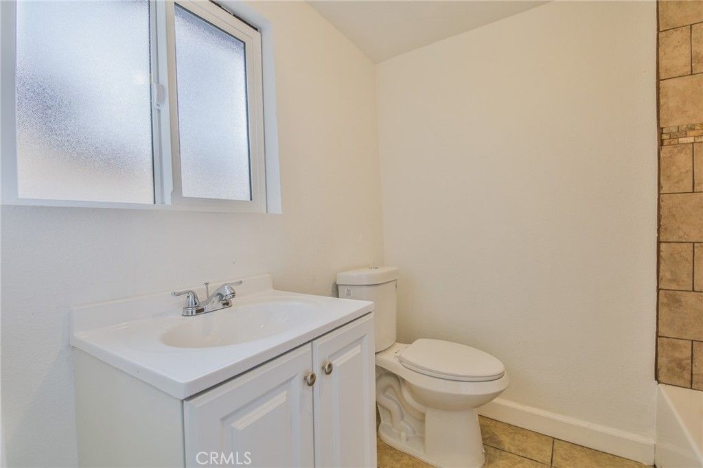 Image 17 of property listing at 1712 E 57th, Los Angeles, CA 90058