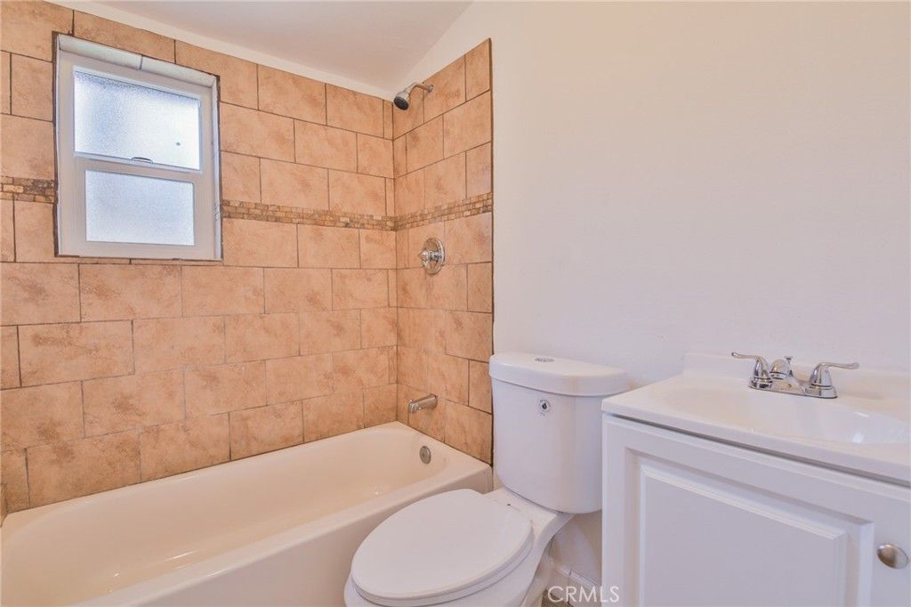 Image 20 of property listing at 1712 E 57th, Los Angeles, CA 90058