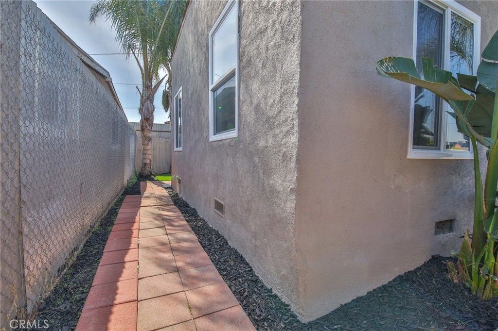 Image 22 of property listing at 1712 E 57th, Los Angeles, CA 90058