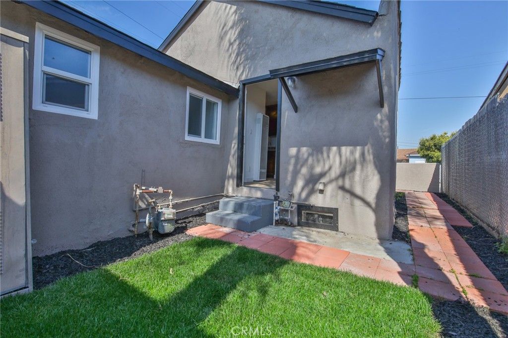 Image 23 of property listing at 1712 E 57th, Los Angeles, CA 90058