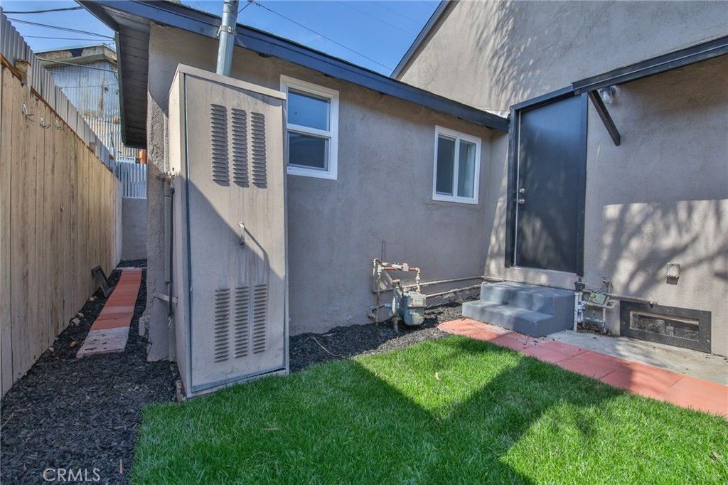 Image 25 of property listing at 1712 E 57th, Los Angeles, CA 90058