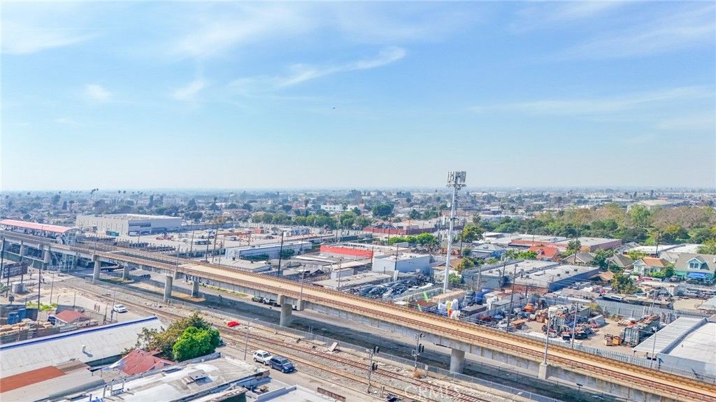 Image 29 of property listing at 1712 E 57th, Los Angeles, CA 90058