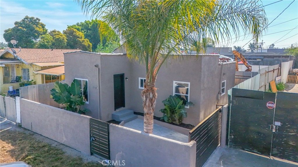 Image 3 of property listing at 1712 E 57th, Los Angeles, CA 90058