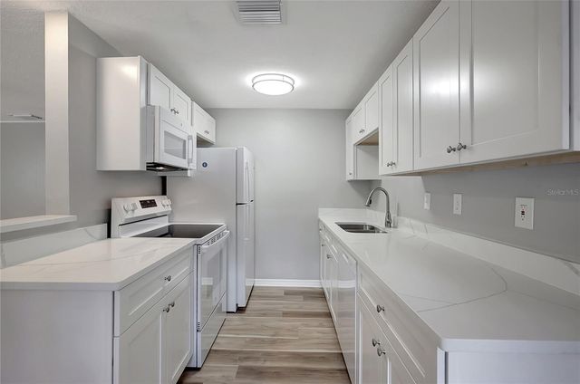 8720 N DEXTER AVENUE, Tampa, FL 33604