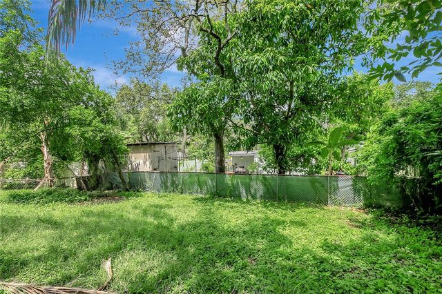 8720 N DEXTER AVENUE, Tampa, FL 33604