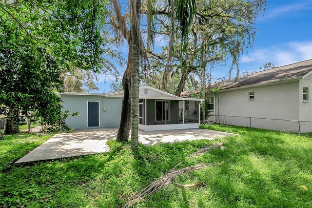 8720 N DEXTER AVENUE, Tampa, FL 33604