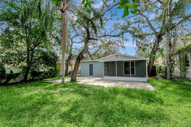 8720 N DEXTER AVENUE, Tampa, FL 33604