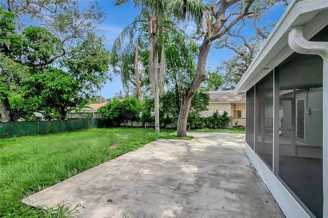 8720 N DEXTER AVENUE, Tampa, FL 33604