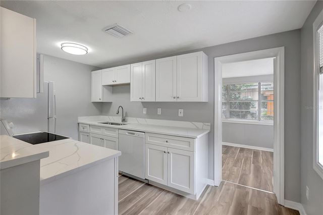 8720 N DEXTER AVENUE, Tampa, FL 33604