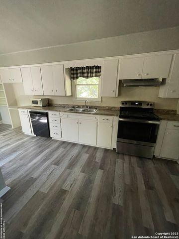 935 ALLEN AVE, New Braunfels, TX 78130