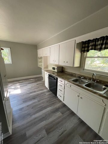 935 ALLEN AVE, New Braunfels, TX 78130