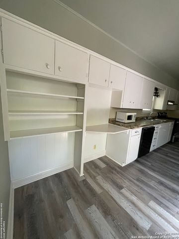 935 ALLEN AVE, New Braunfels, TX 78130