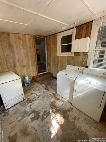 935 ALLEN AVE, New Braunfels, TX 78130