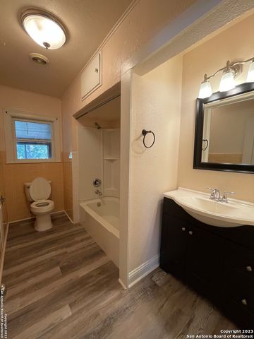 935 ALLEN AVE, New Braunfels, TX 78130