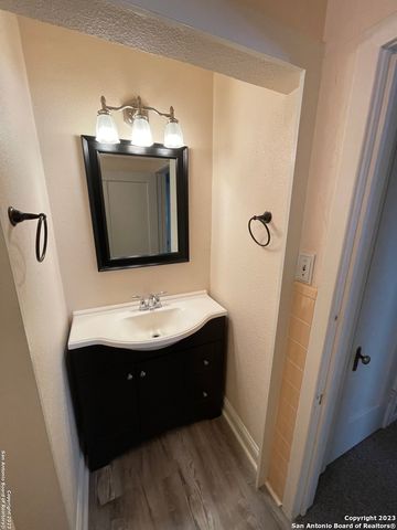 935 ALLEN AVE, New Braunfels, TX 78130