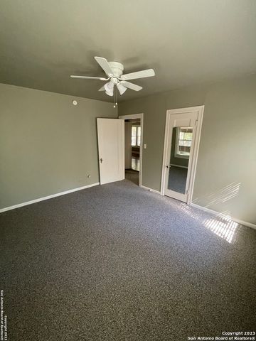 935 ALLEN AVE, New Braunfels, TX 78130