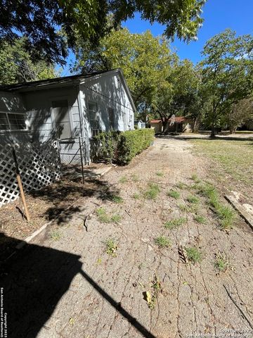 935 ALLEN AVE, New Braunfels, TX 78130