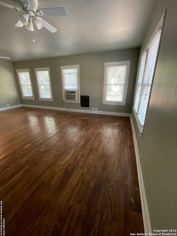 935 ALLEN AVE, New Braunfels, TX 78130