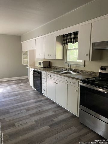 935 ALLEN AVE, New Braunfels, TX 78130