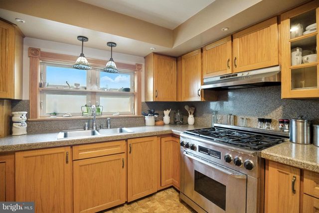 720 CEDAR AVE, Mount Ephraim, NJ 08059