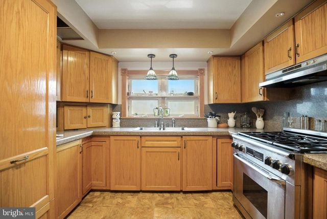 720 CEDAR AVE, Mount Ephraim, NJ 08059