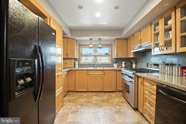 720 CEDAR AVE, Mount Ephraim, NJ 08059