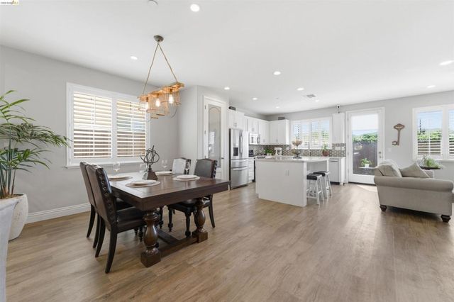 72 Greystone Pl, Pittsburg, CA 94565