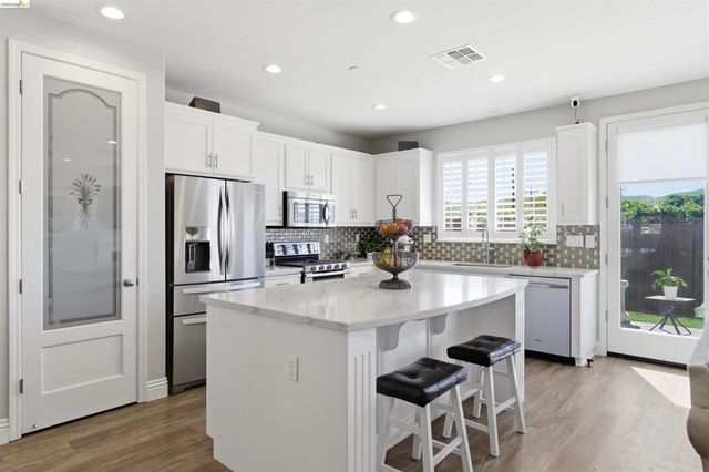 72 Greystone Pl, Pittsburg, CA 94565