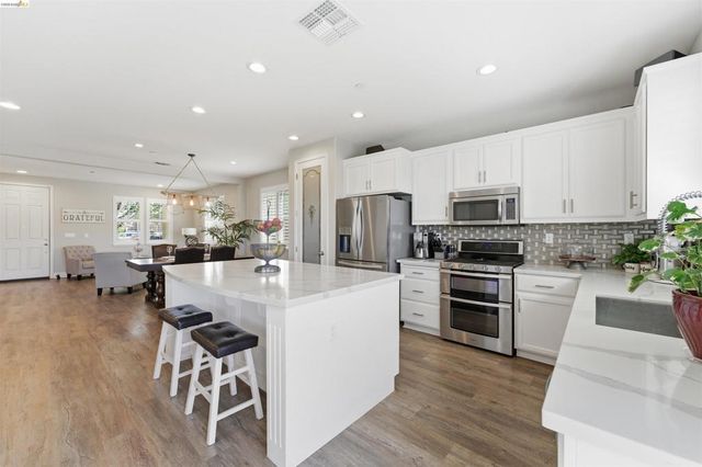 72 Greystone Pl, Pittsburg, CA 94565