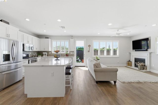 72 Greystone Pl, Pittsburg, CA 94565