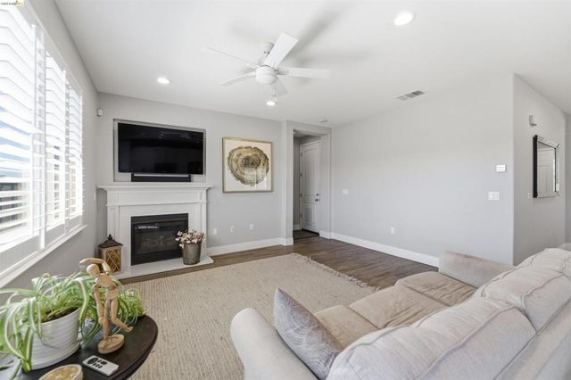 72 Greystone Pl, Pittsburg, CA 94565