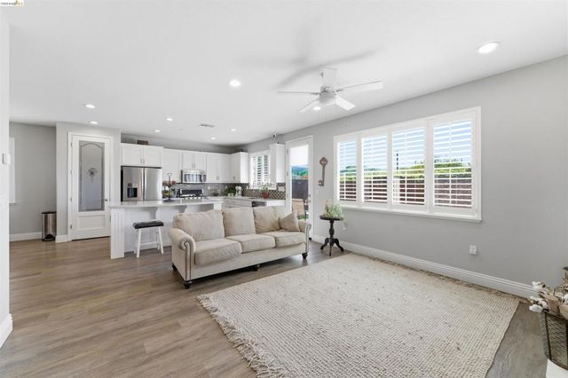 72 Greystone Pl, Pittsburg, CA 94565