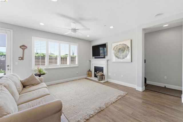 72 Greystone Pl, Pittsburg, CA 94565