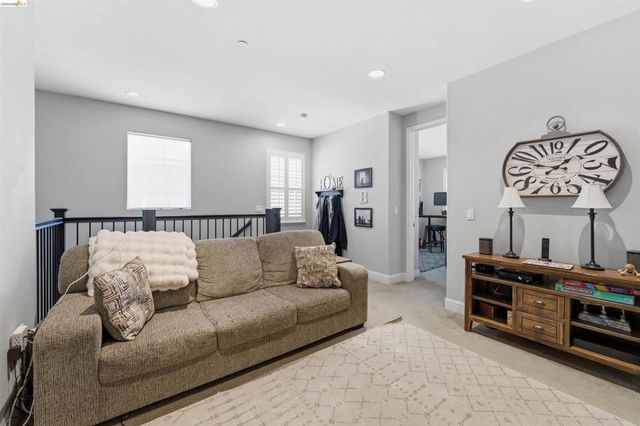 72 Greystone Pl, Pittsburg, CA 94565