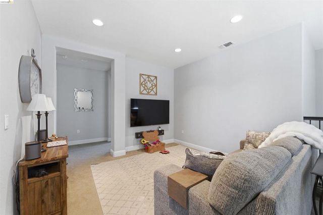 72 Greystone Pl, Pittsburg, CA 94565