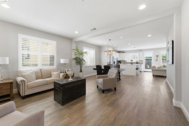 72 Greystone Pl, Pittsburg, CA 94565