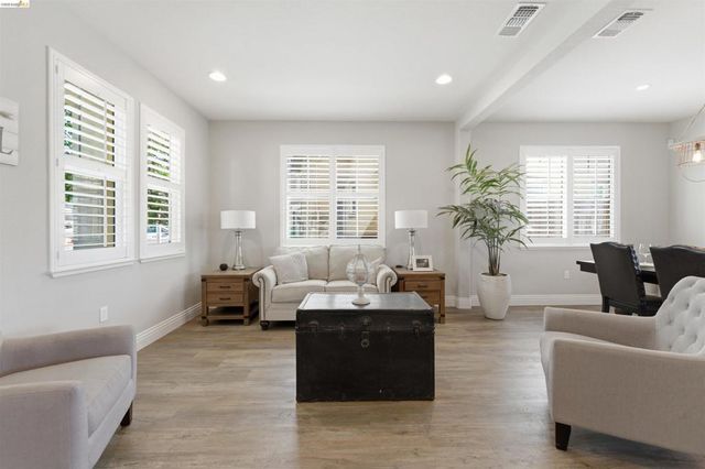 72 Greystone Pl, Pittsburg, CA 94565