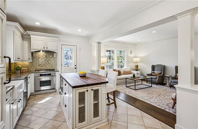 1077 Lanier NE Boulevard, Atlanta, GA 30306